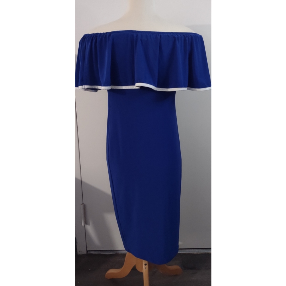 Beautiful off the shoulder senorita dress.
